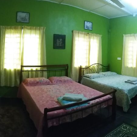 Dhia Irdina Homestay Paya Rewak Exteriör bild